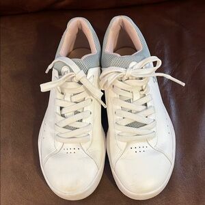 On Cloud White leather shoes-The Roger style
